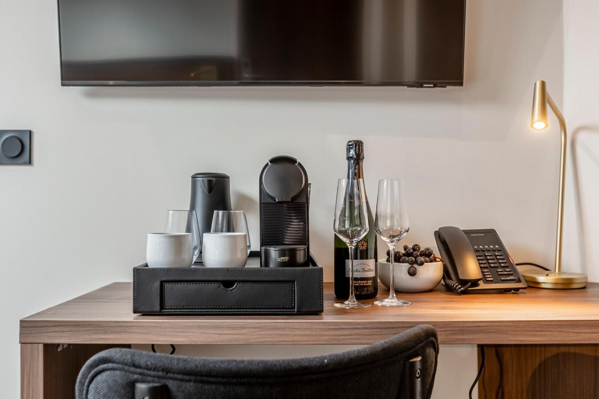 Le Madame By Sweett Hotel Париж Екстериор снимка